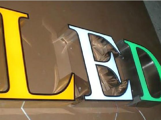 平塘介绍LED招牌的基础知识。